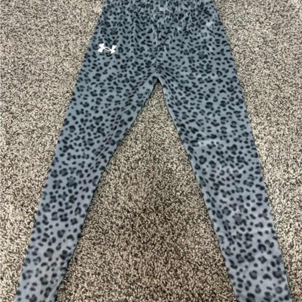Under Armour Kids Grey Leopard Print Leggings size 6